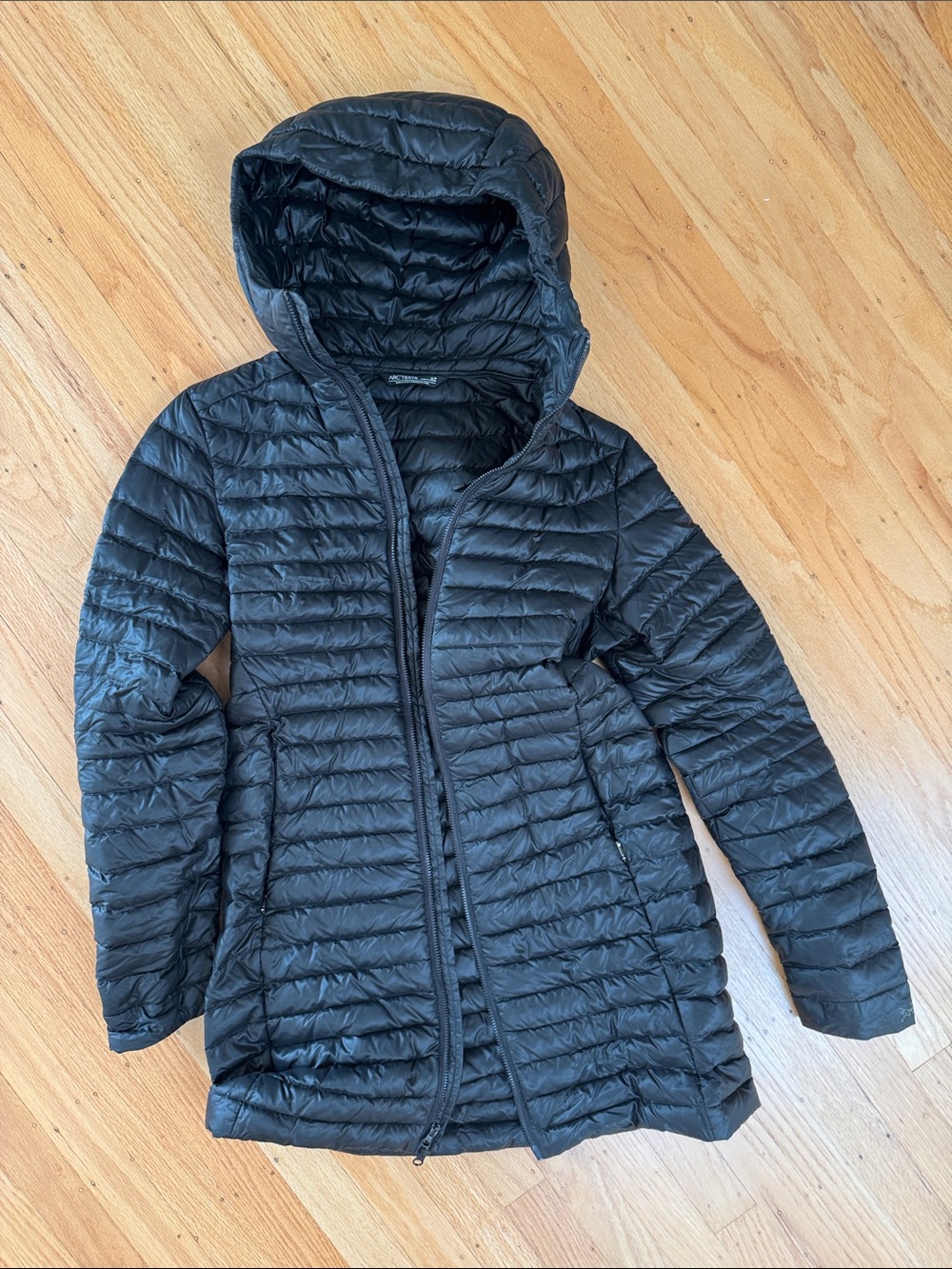 Like new arcteryx nuri down Lightweight Hooded Packable Puffer Jacket - Black